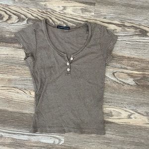 brown and white striped brandy melville tee 🥥